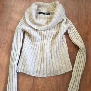 VICTORIA SECRET TURTLENECK SWEATER